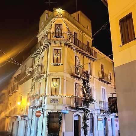 B&B L'Angolo Sulla Piazza Mirabella Imbaccari Ngoại thất bức ảnh