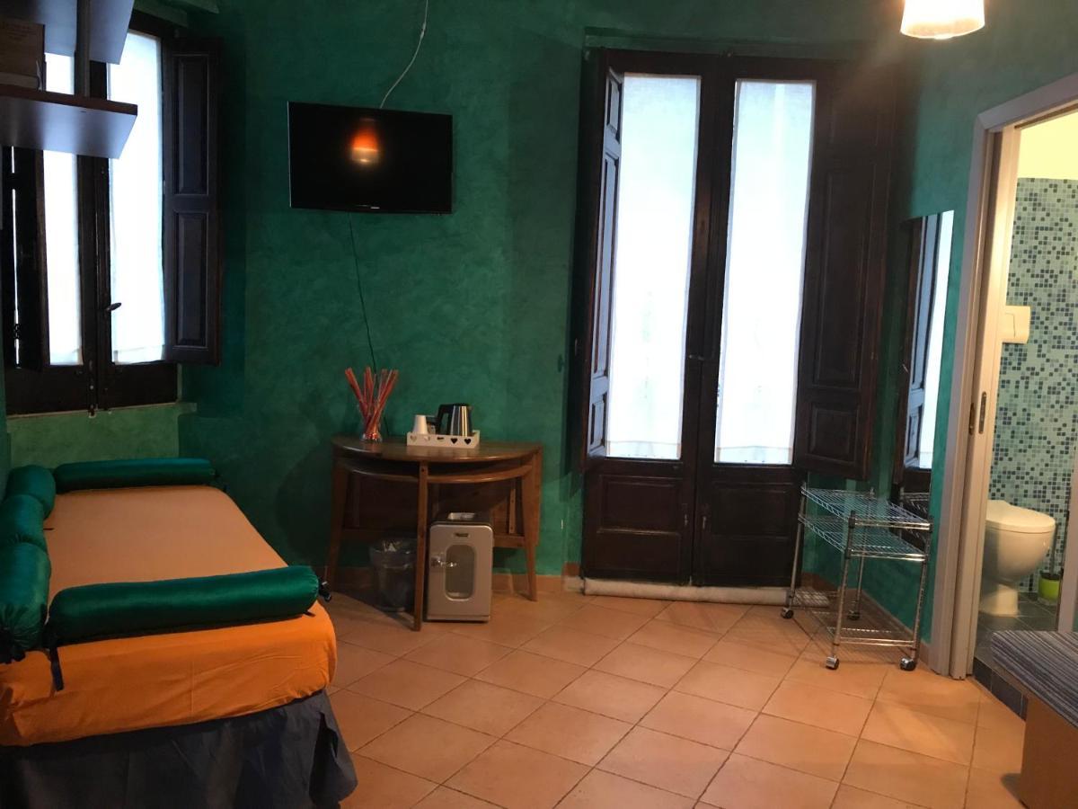 B&B L'Angolo Sulla Piazza Mirabella Imbaccari Ngoại thất bức ảnh