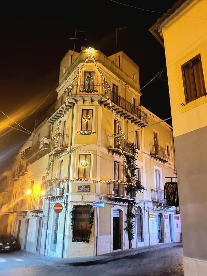 B&B L'Angolo Sulla Piazza Mirabella Imbaccari Ngoại thất bức ảnh